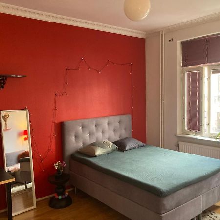 Rum Med Eget Badrum Och Stort, Delat Koek,Centralt I Malmoe A Room In An Apartment, Own Bathroom And Kitchen Shared With A Family المظهر الخارجي الصورة