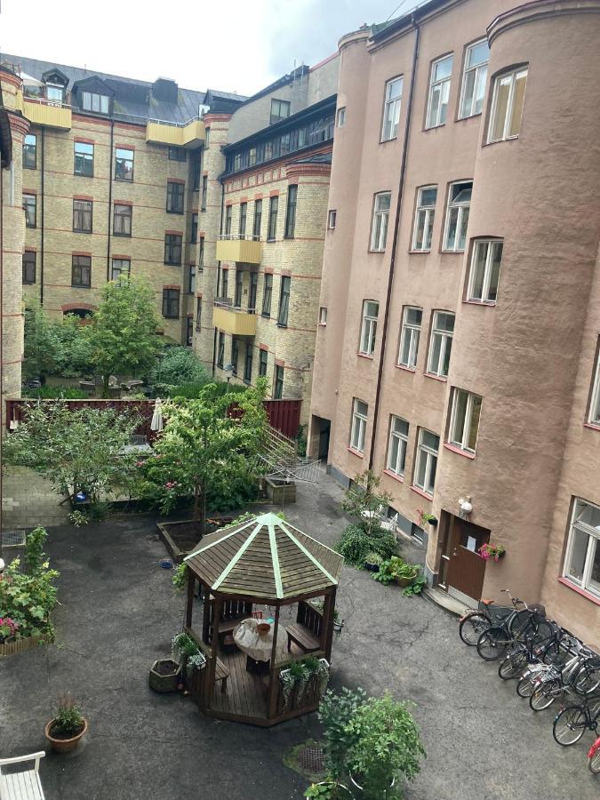 Rum Med Eget Badrum Och Stort, Delat Koek,Centralt I Malmoe A Room In An Apartment, Own Bathroom And Kitchen Shared With A Family المظهر الخارجي الصورة