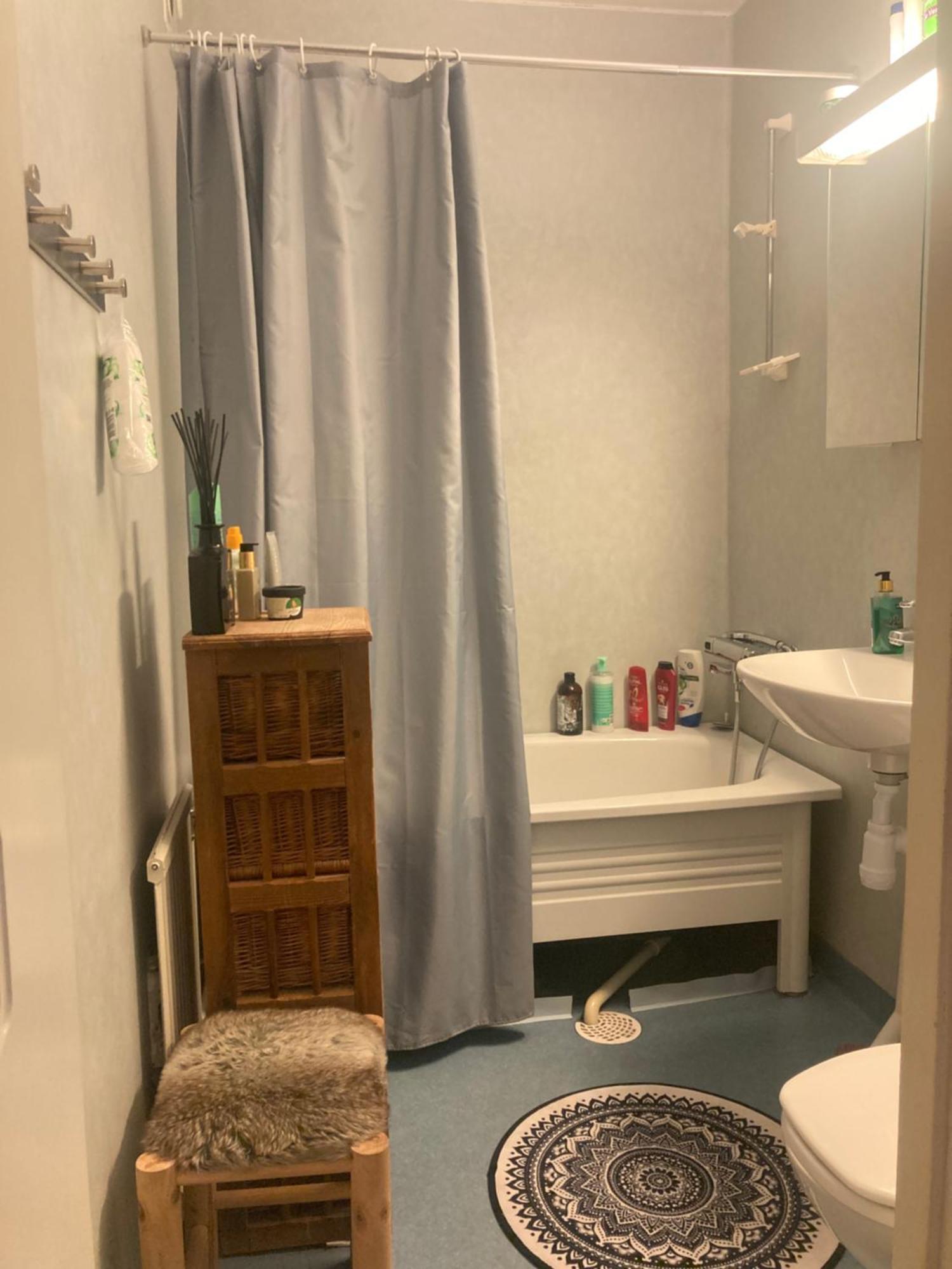 Rum Med Eget Badrum Och Stort, Delat Koek,Centralt I Malmoe A Room In An Apartment, Own Bathroom And Kitchen Shared With A Family المظهر الخارجي الصورة
